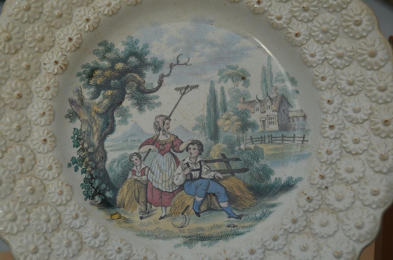 4 Porseleinen kinderbordjes W.S & Co 'Pastimes' ca. 1850