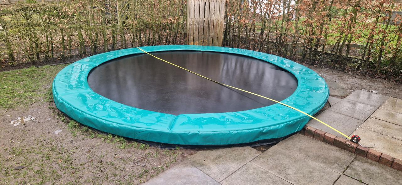 Mooie Berg trampoline, Champion Inground 3,80mtr.