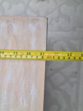 Mooie zware tafel van goede kwaliteit.