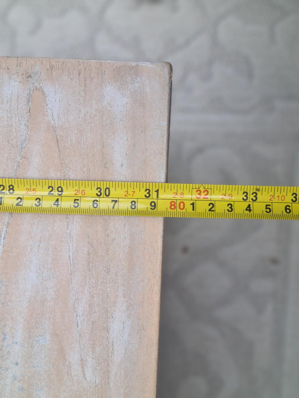 Mooie zware tafel van goede kwaliteit.