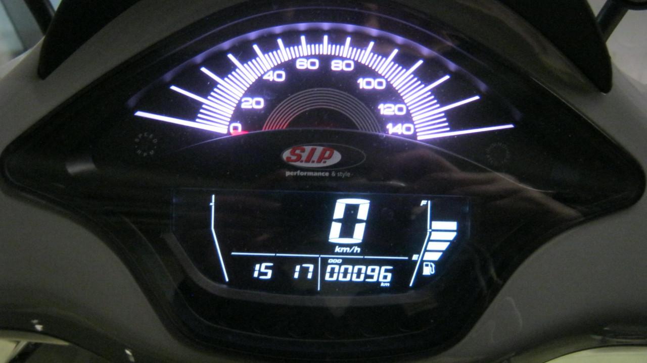 TE KOP VESPA SPRINT COSTUM MET 850 KM GELOPEN