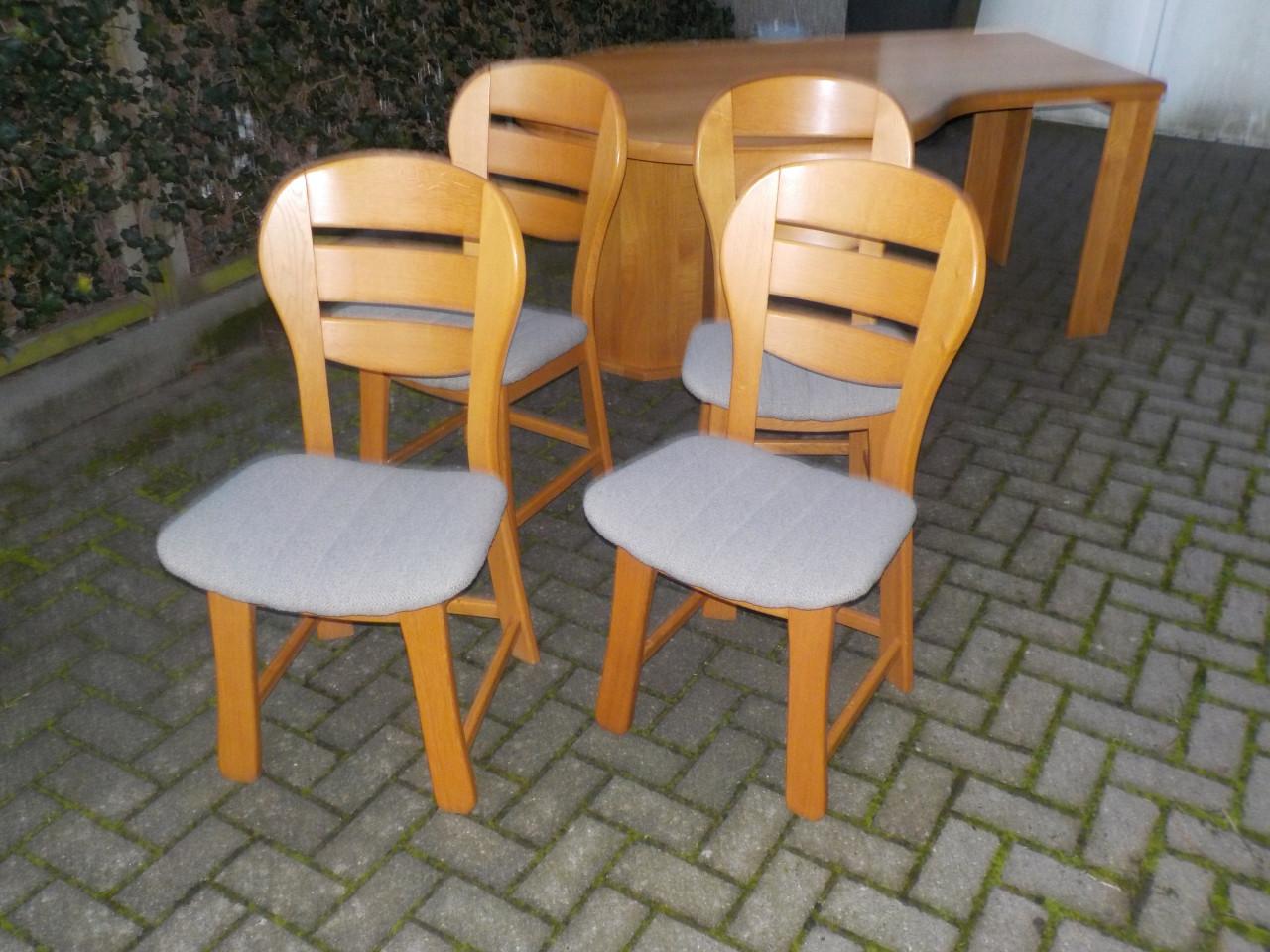 Massief blank eiken tafel 180 x 80 x 115 cm + 4 stoelen in zeer goede staat