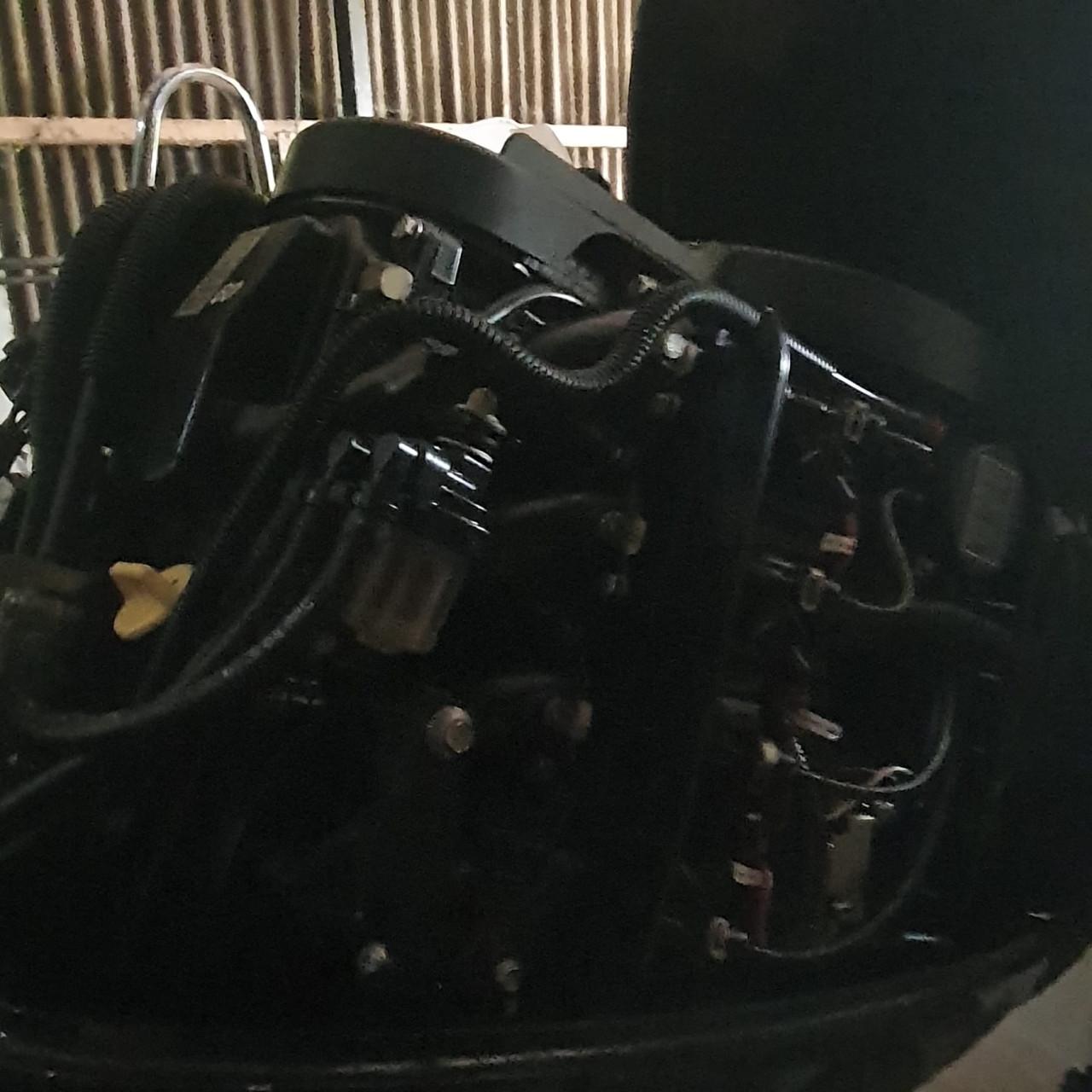 Quicksilver pilothouse 560 met 60 pk mercury + trailer bouwjaar 2003