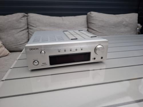 Denon DRA-F102 Receiver zilver.