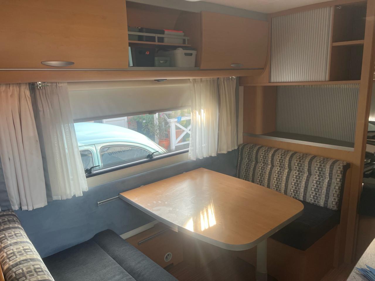 6-persoons knaus Südwind caravan met stapelbed