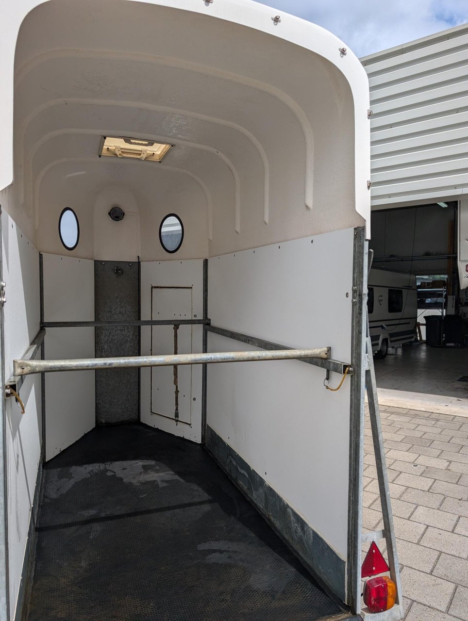 Mooie en nieuw opgebouwde Wesco 1,5 paards trailer!