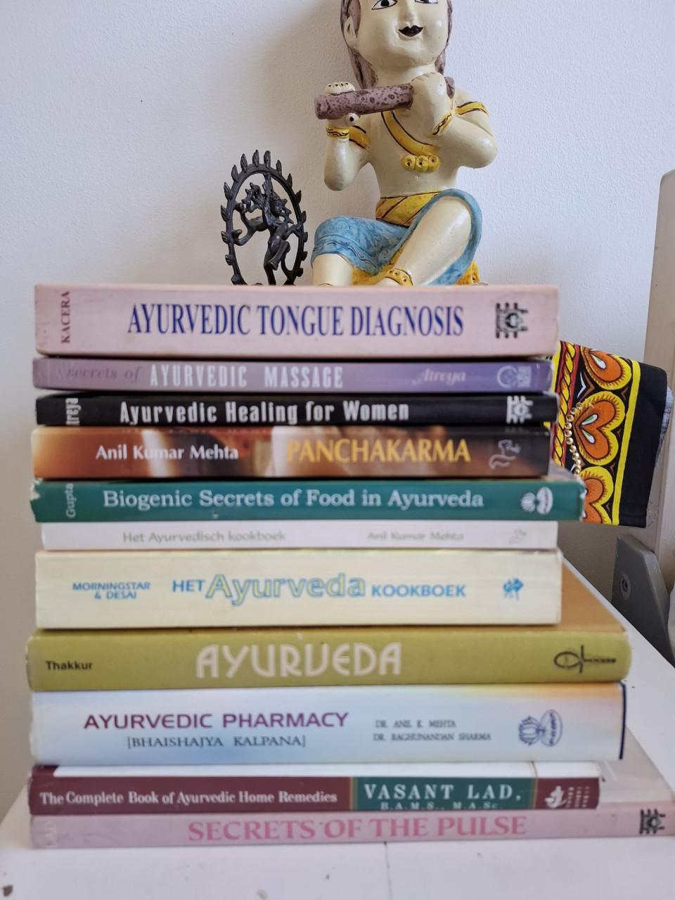 Ayurveda klassiekers, sushruta en caraka, en meer