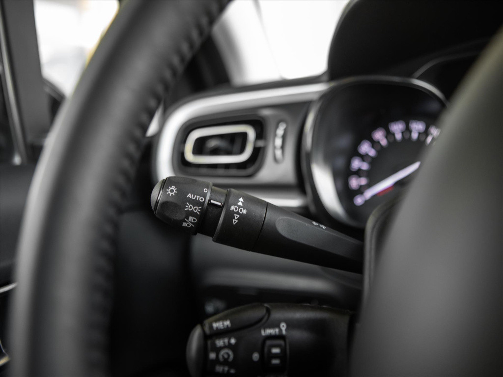 Citroen C3 1.2 puretech 110pk max | navigatie | camera | park. sensoren | c