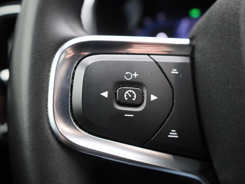 Volvo XC40 recharge core | automaat | lmv | parkeer sensoren | virtual cock