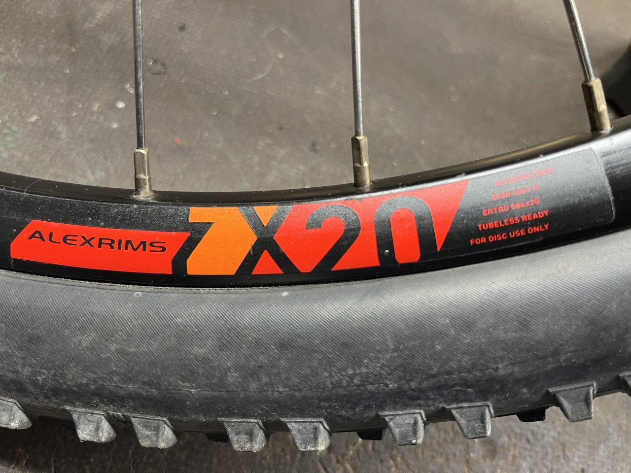 Voor en achterwiel  CUBE mountainbike