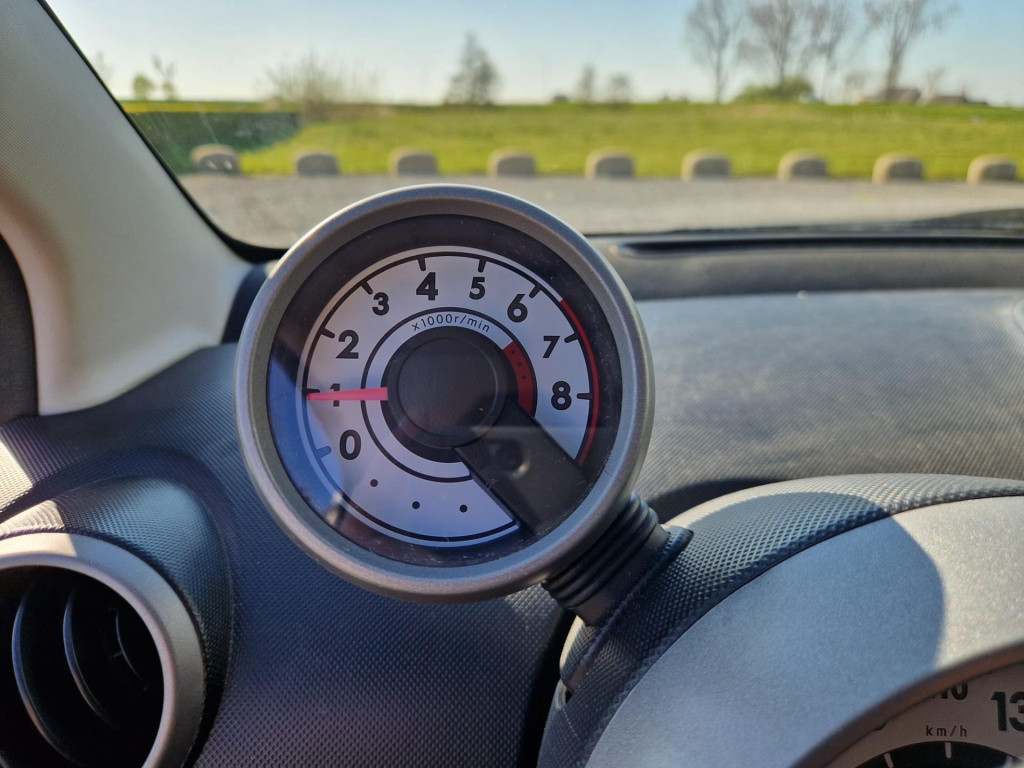 Peugeot 107 1.0-12v xs | airco | achterspoiler | velgen ''15 | toerenteller