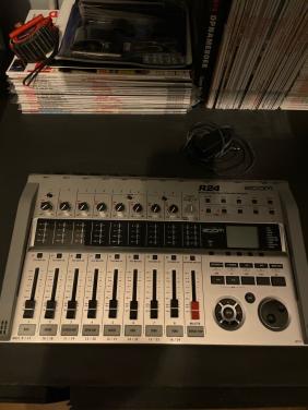 Zoom  R24
