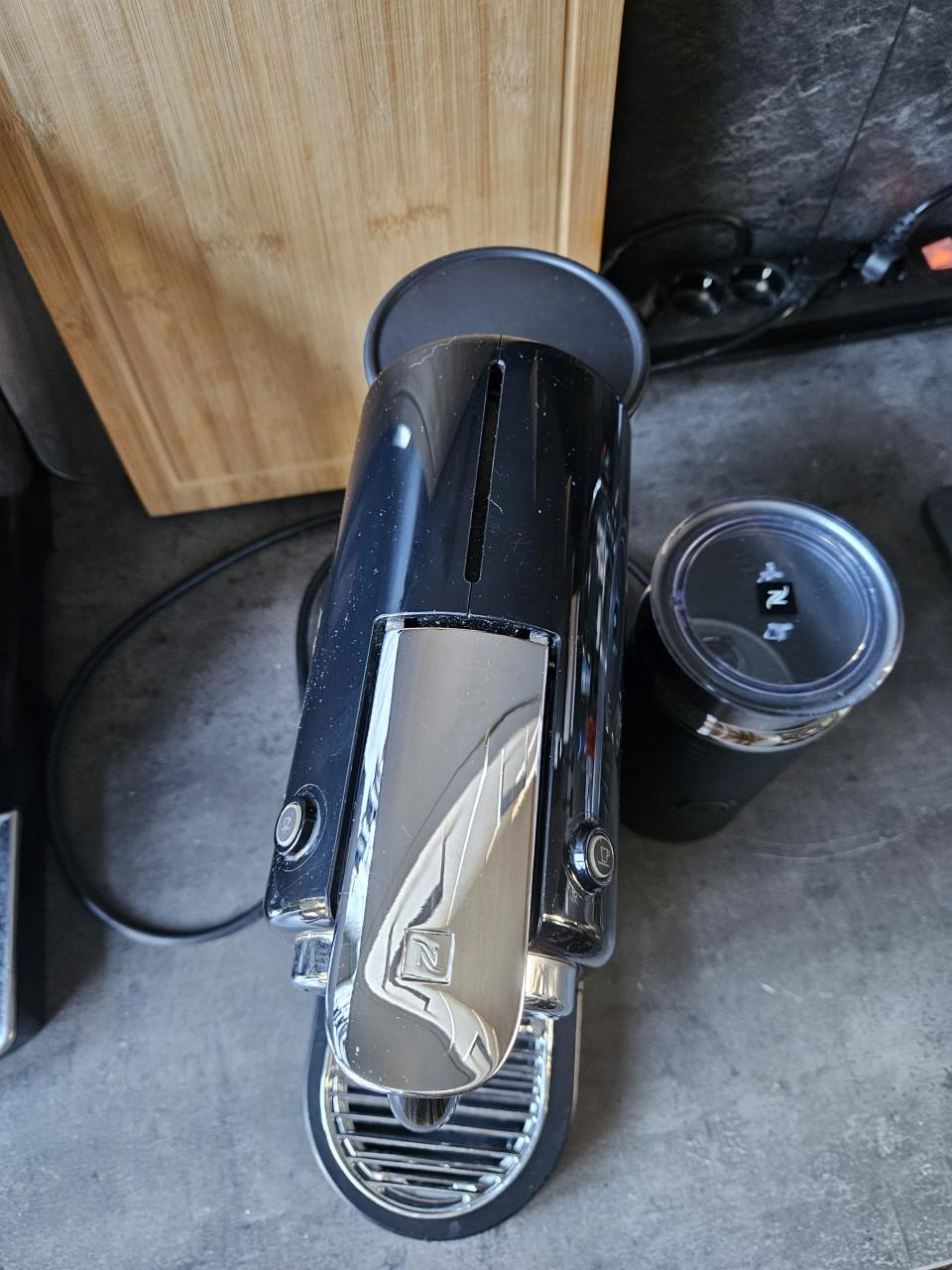 Zgan Krups Nespresso Magimix cupmachine met melkopschuimer