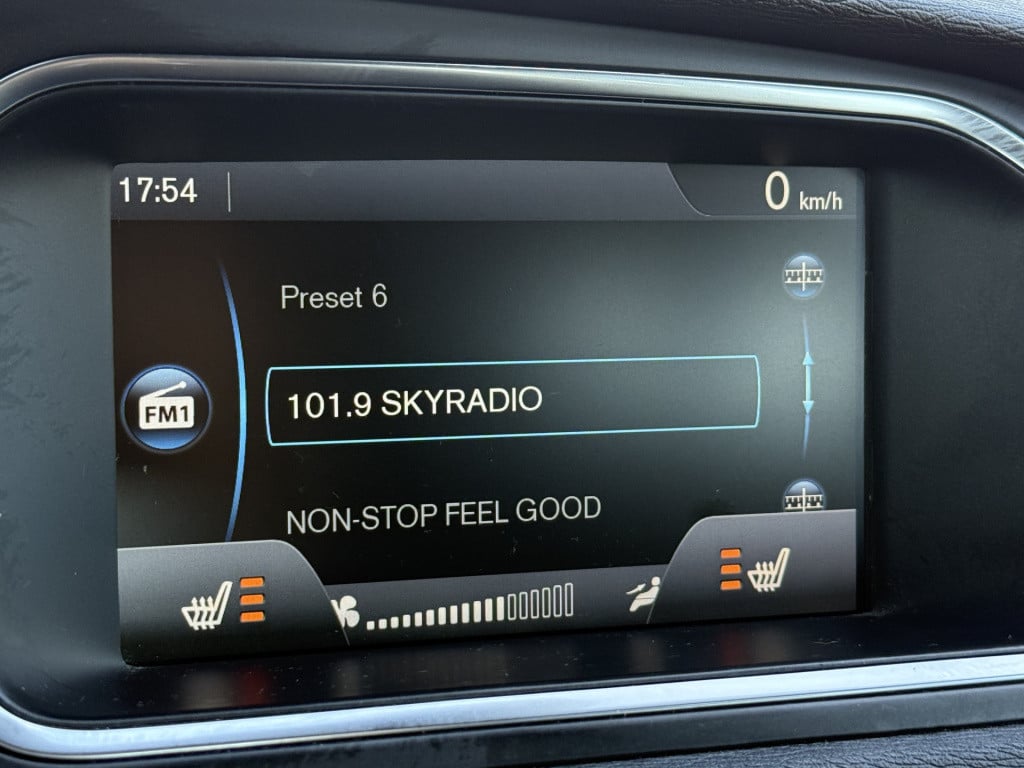 Volvo V40 1.6 t2 r-design | navi | cruise | stoelverwarming | parkeersensor