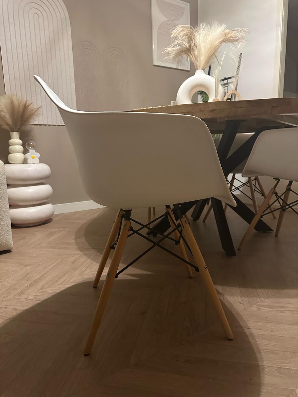 4 hele mooie witte eetkamer kuipstoelen