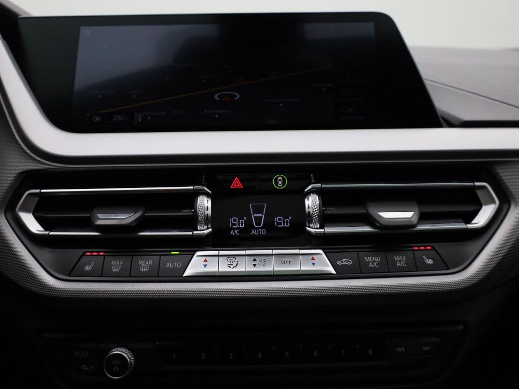 BMW 1 Serie 118i executive | automaat | schuifdak | leder | stoel verwarmin