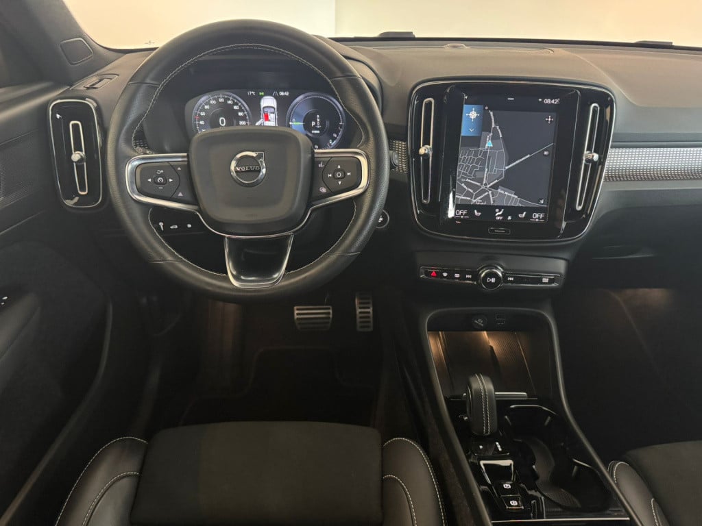 Volvo XC40 1.5 t4 recharge r-design expression