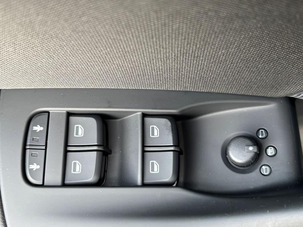 Audi Q3 1.4 tfsi 150pk pro line- trekhaak- navigatie-rijklaarprijs incl. ga