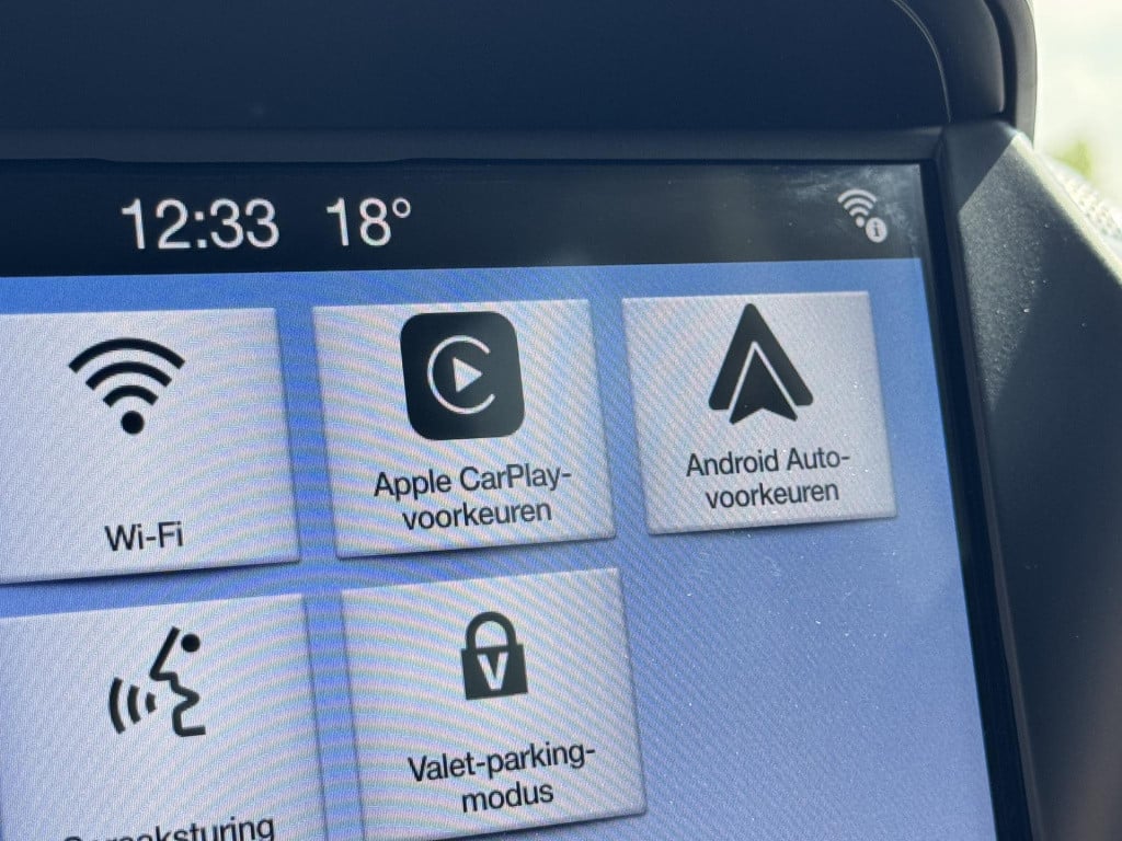 Ford Kuga 1.5 ecoboost trend ultimate | trekhaak | navigatie | apple carpla