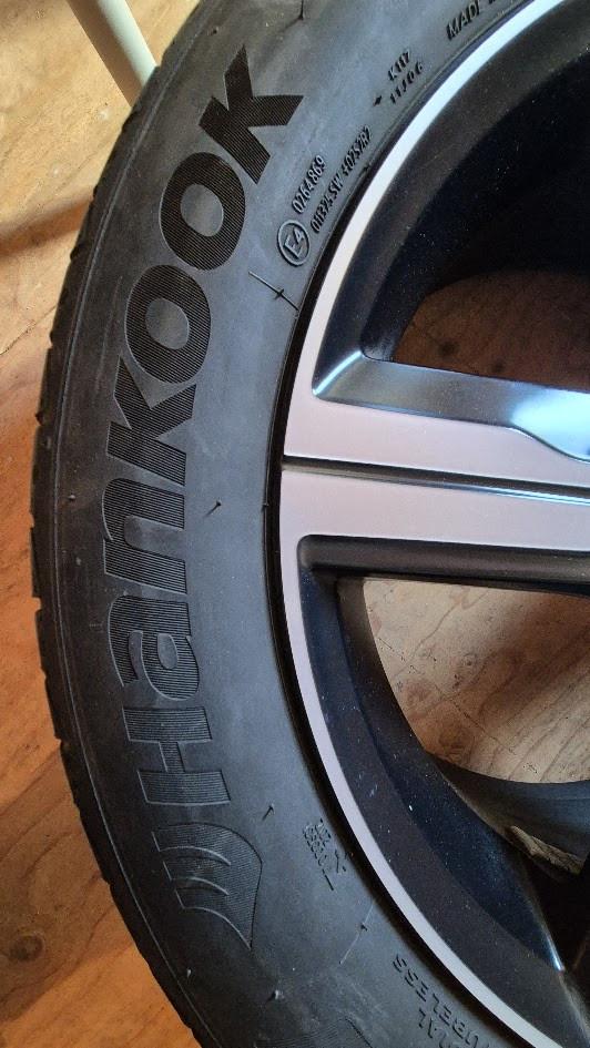 Originele Volvo 17' velgen met Hankook zomerbanden nog als nieuw.