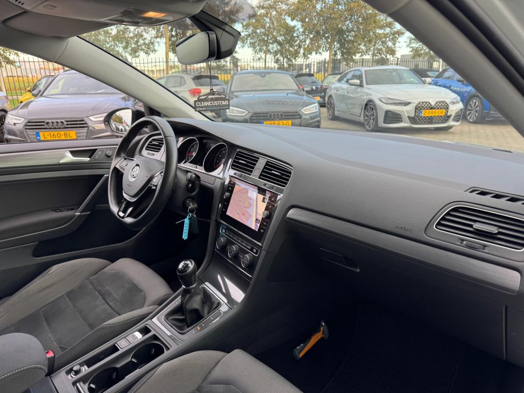 Volkswagen Golf 1.0 tsi * massage stoel * camera * carplay * stoelverwarmin