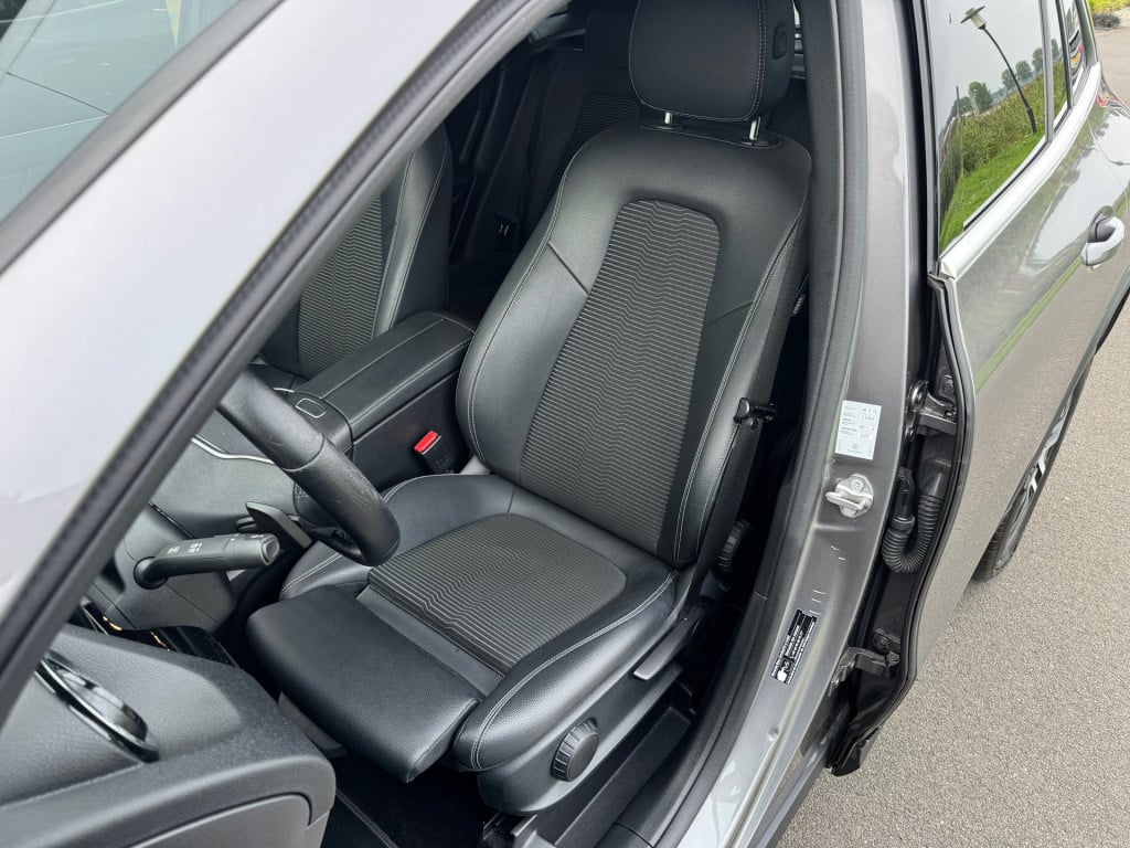 Mercedes-Benz Gla-klasse 250 e progressive business line automaat , achteru