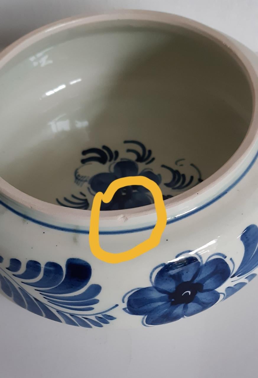 Delfts blauwe pot met deksel, gesigneerd