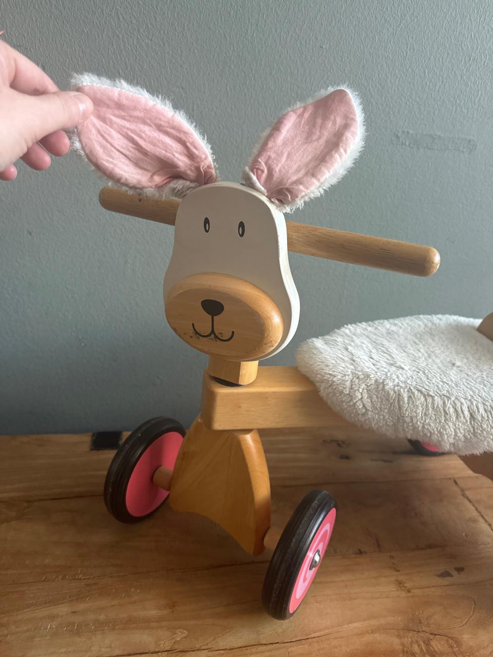 Houten schaap loopfietsje