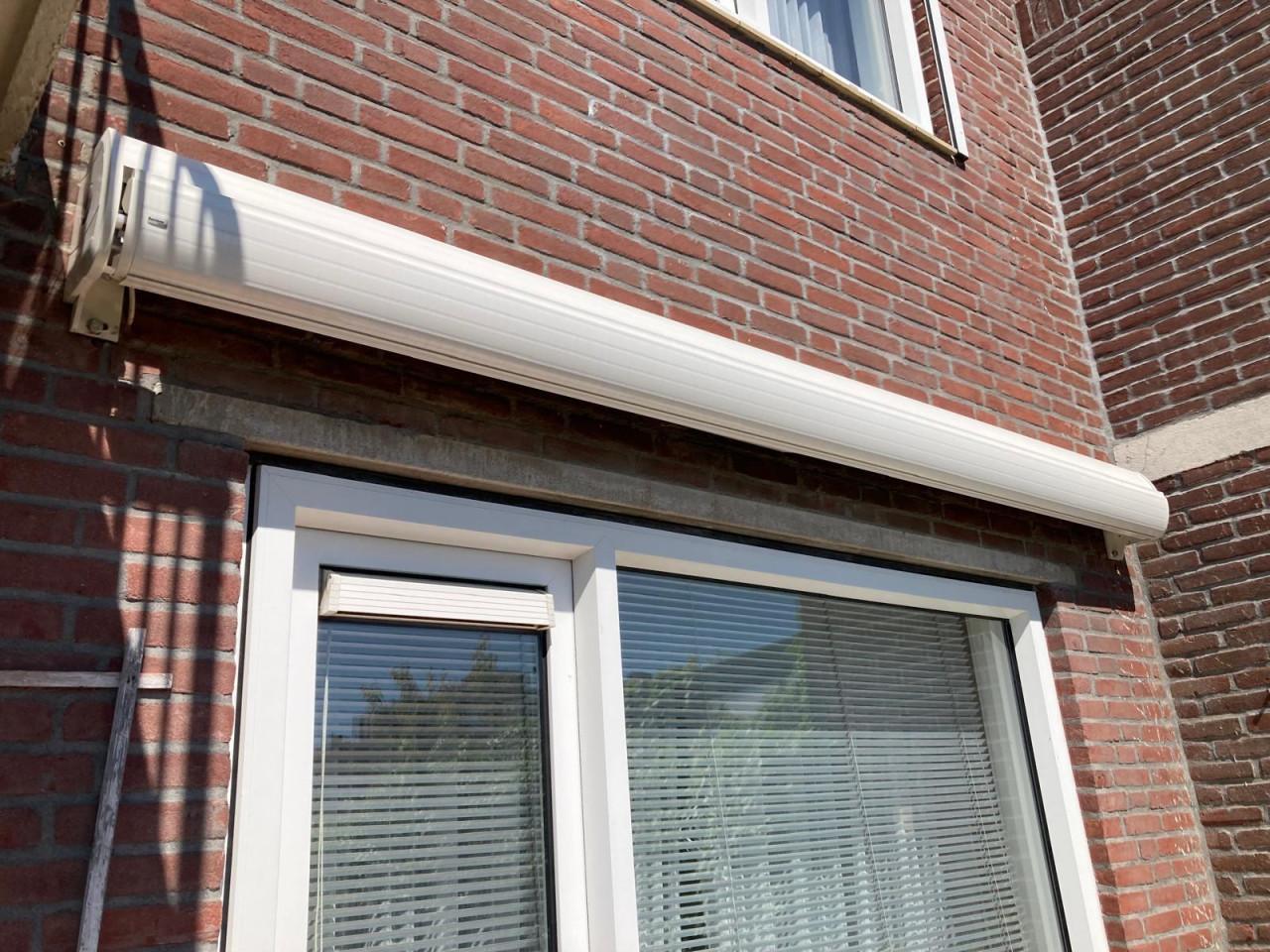 Zonnescherm,knikarmscherm  Maat 300X250