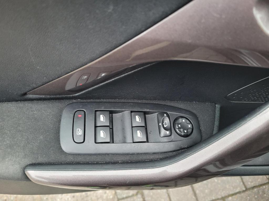Peugeot 2008 1.2 puretech urban cross