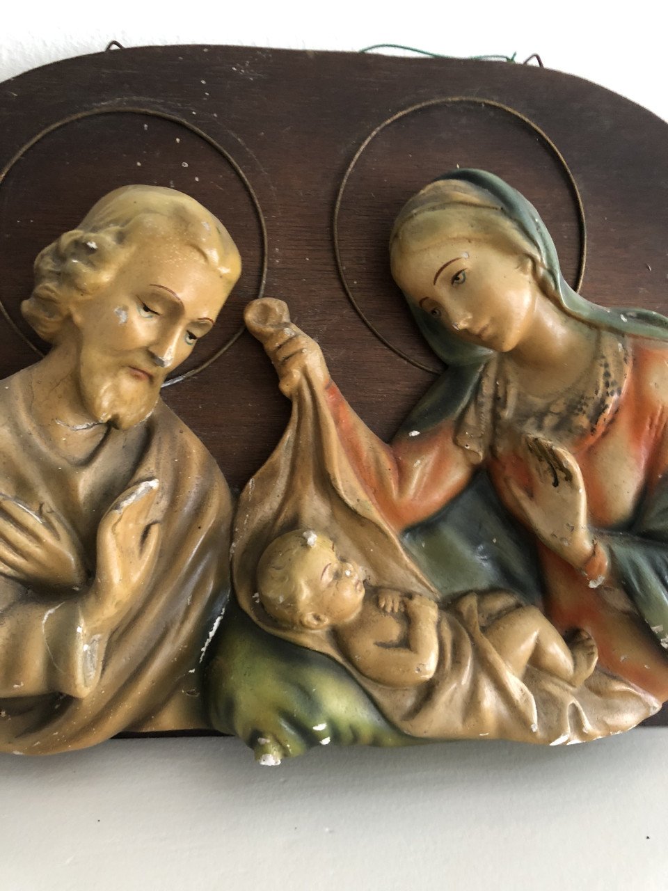 Zeer mooi oud brocante heilig familie wandbeeld van gips