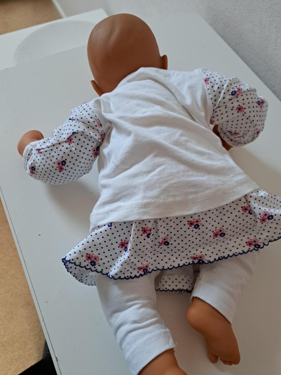 BABYPOP MET ZACHT LIJF EN SLAAPOOGJES 48 CM