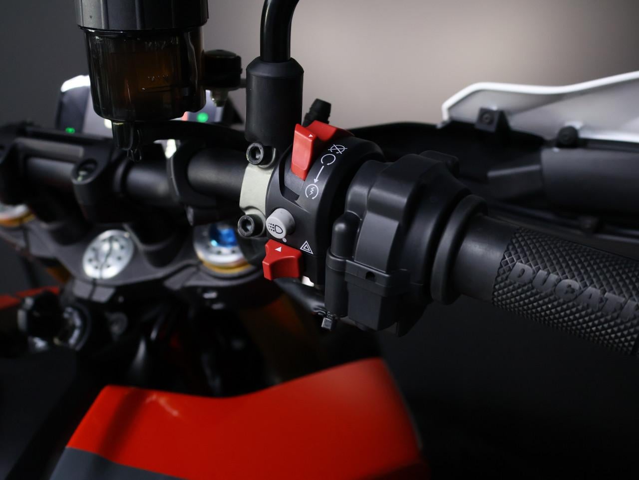 HYPERMOTARD 950 SP | Termignoni | Carbon