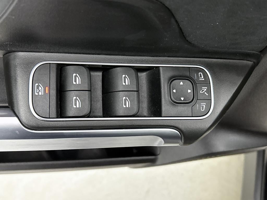 Mercedes-Benz Glb 180 business solution amg | panoramadak | sfeerverlichtin