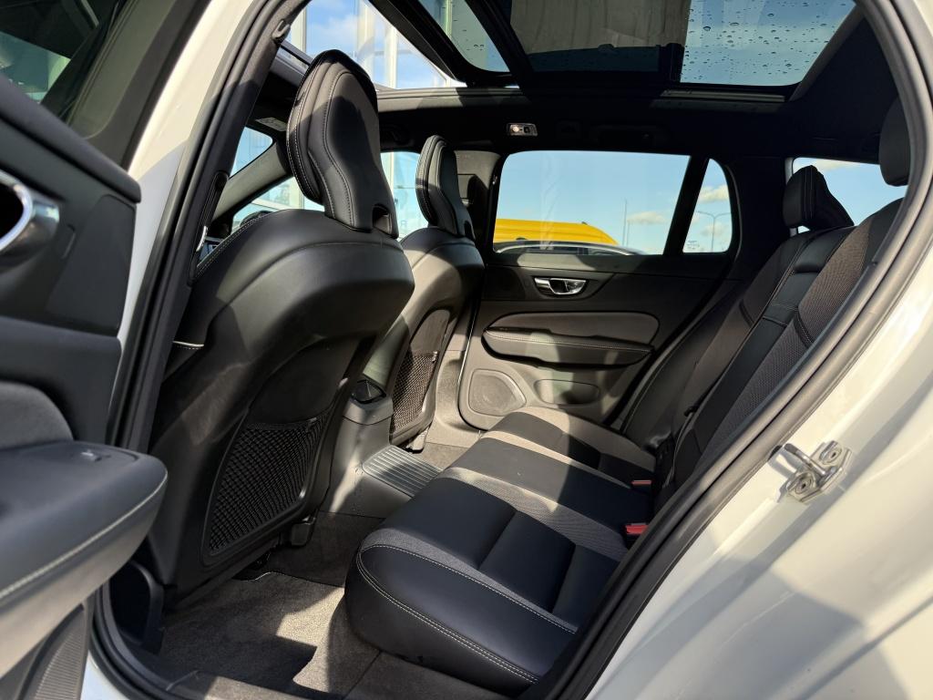 Volvo V60 t6 340pk recharge r-design| panodak| adap.cruise| 360camera| awd