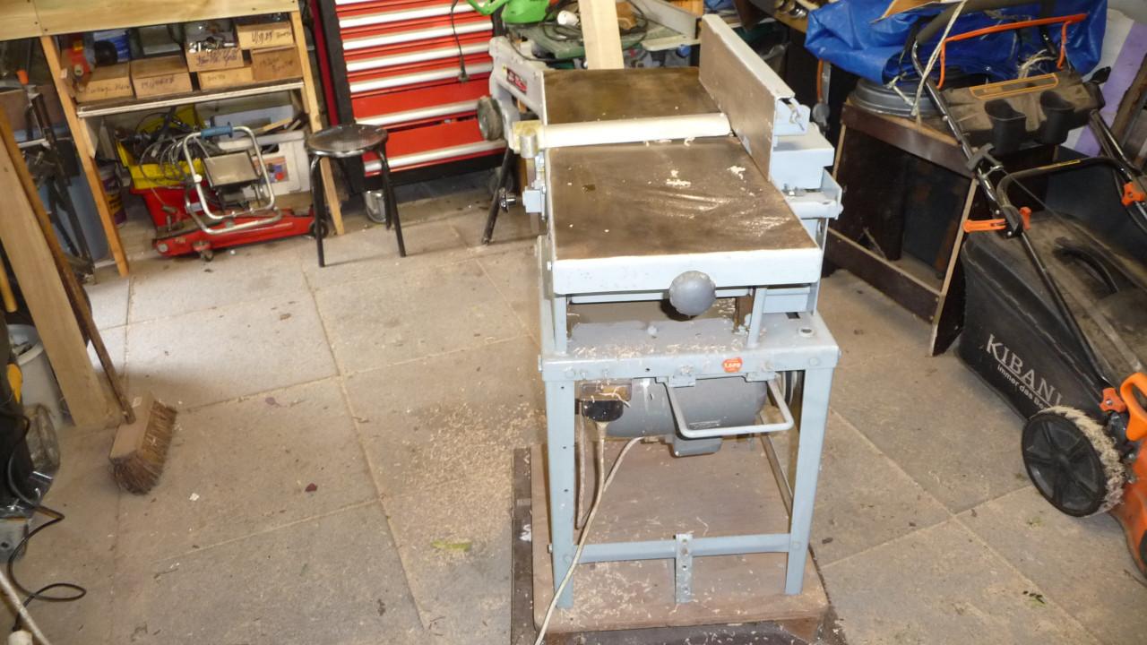 TE KOOP VLAK EN VANDIKTE SCHAAFBANK merk  SCHEPPACH