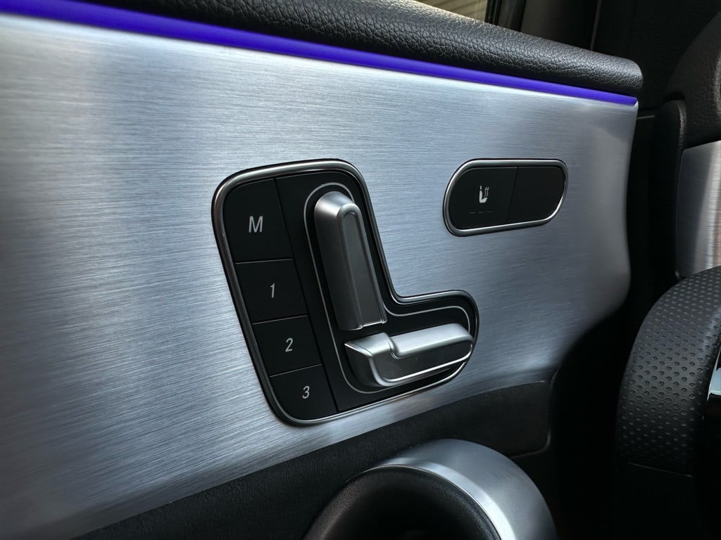 Mercedes-Benz A-Klasse 180 business solution amg // ambiance verlichting //