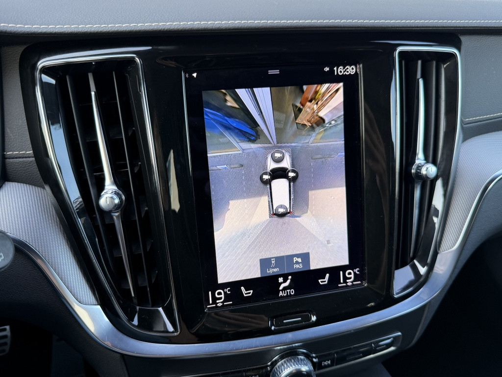 Volvo V60 v60 t6 340pk r-design| panodak| adap.cruise| 360camera| hud| key