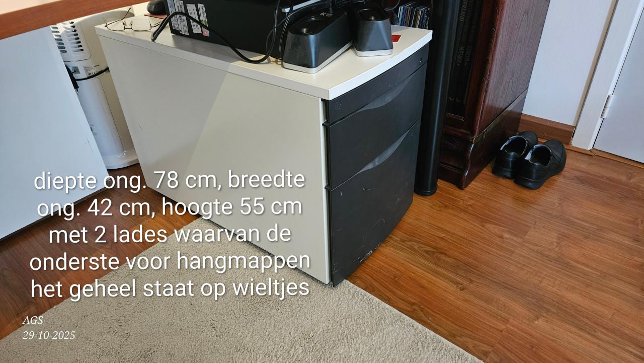 Bureau met ladenblok