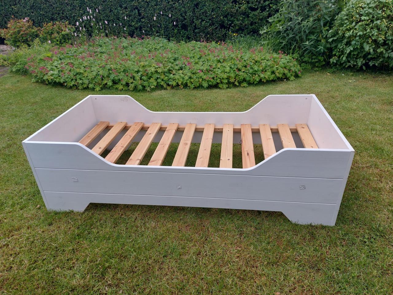 Z.g.a.n. peuterbed + lattenbodem+matras + vele extra's