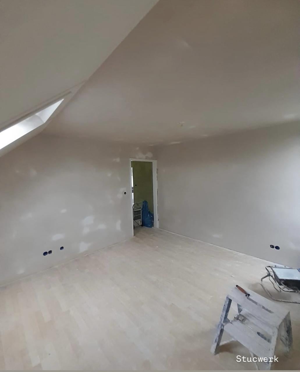 Aannemersbedrijf | Uit-en aanbouw, Badkamer renovatie, stuc- schilderwerk,
