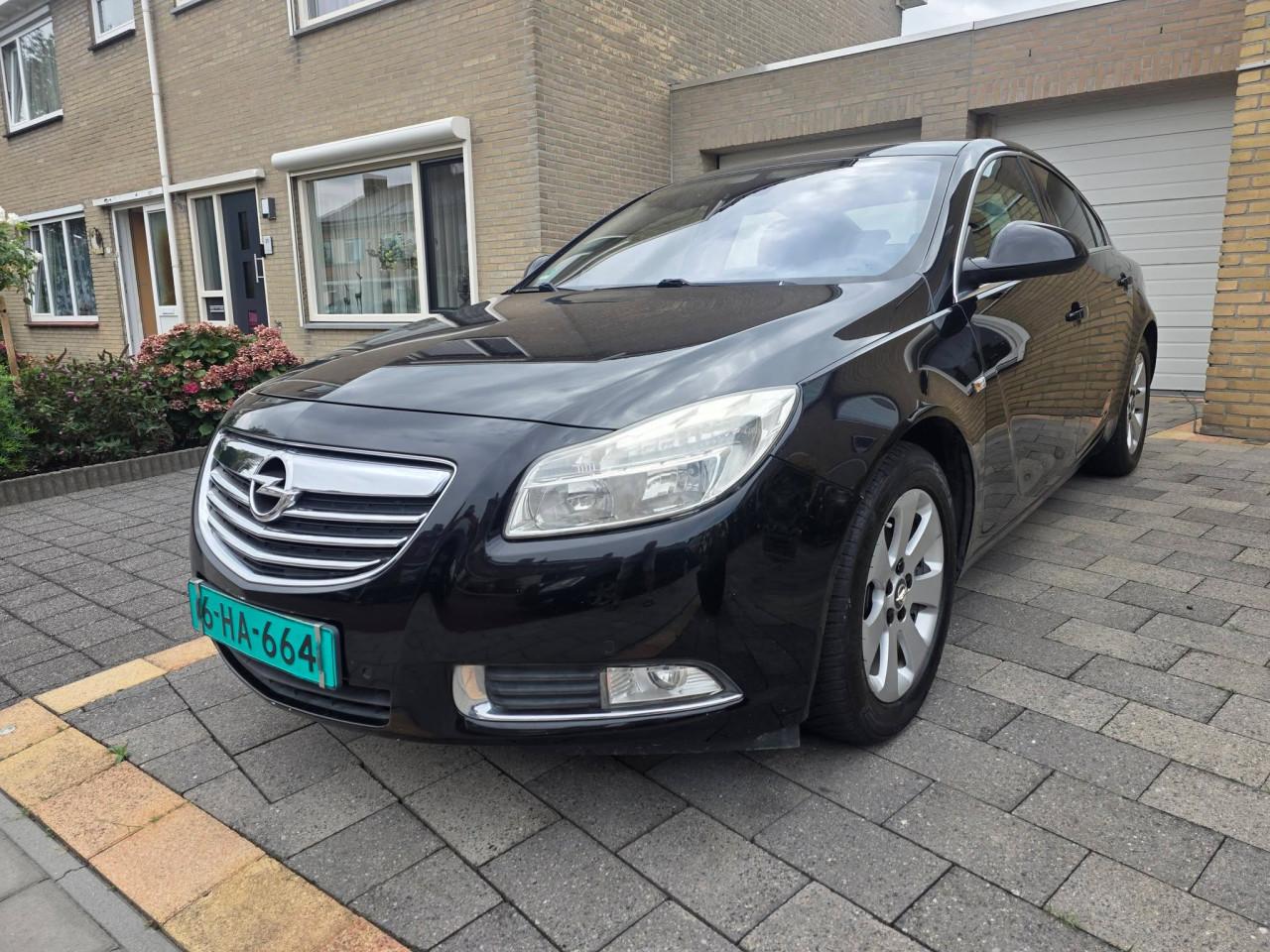 Tekoop zeer nette Opel Insignia 1.8i Cosmo  bj 2010