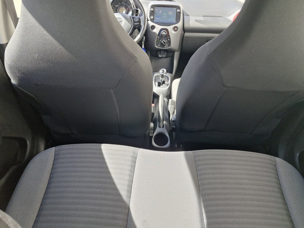 Toyota Aygo 1.0 vvt-i x-play automaat | apple carplay | andoid auto | achte