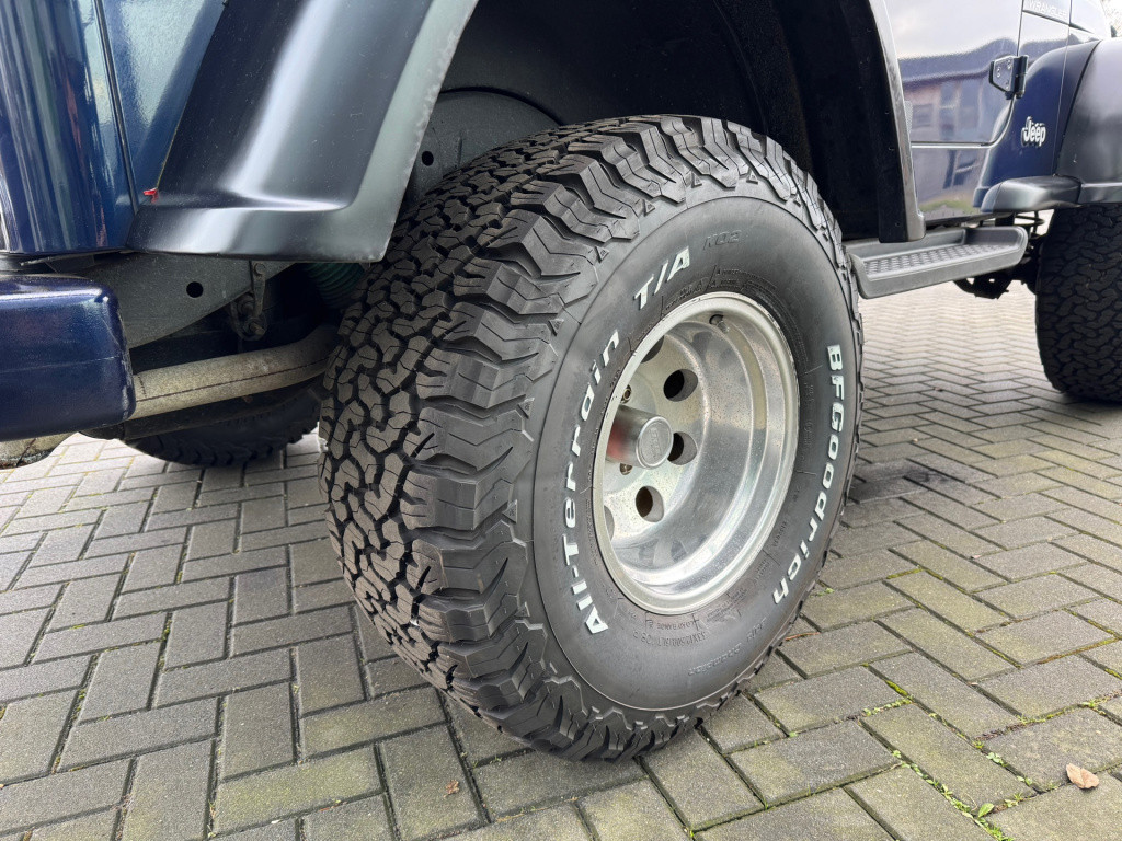 Jeep Wrangler 2.5i softtop + hardtop
