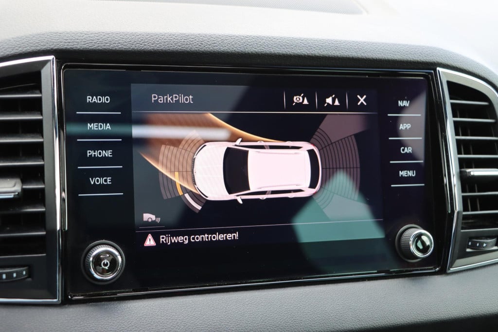 Skoda Karoq 1.5 tsi sportline business 150pk dsg7