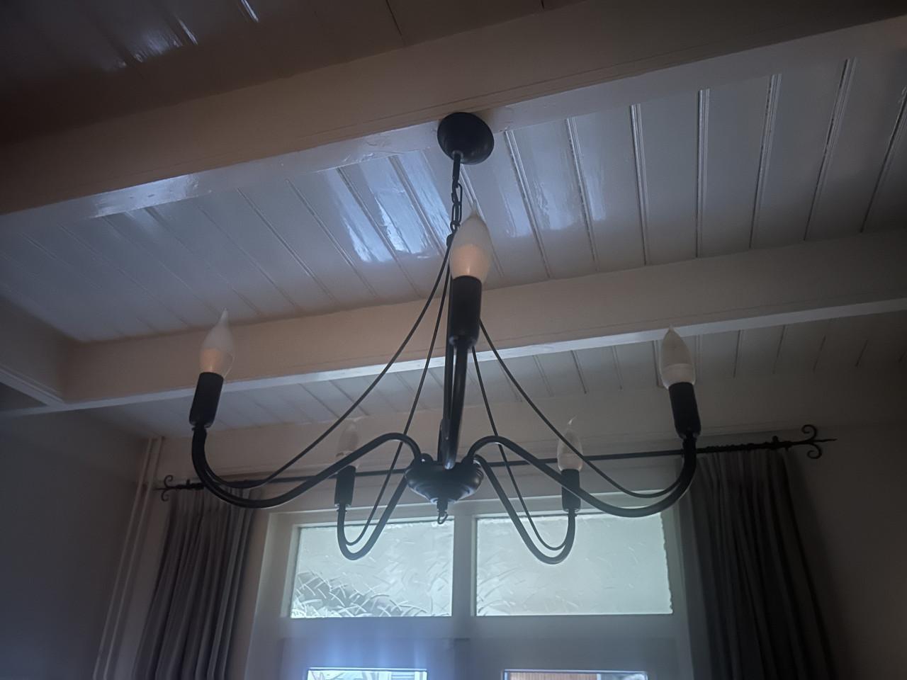 Zwarte kroonluchter met 5 armen