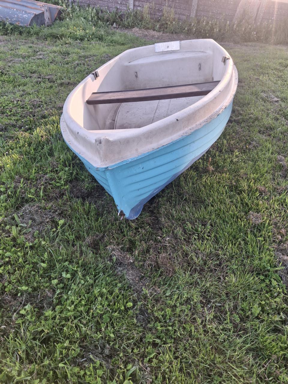 Polyester boot roeiboot in goede staat-2.2 meter-event. met 2.5pk Yamaha