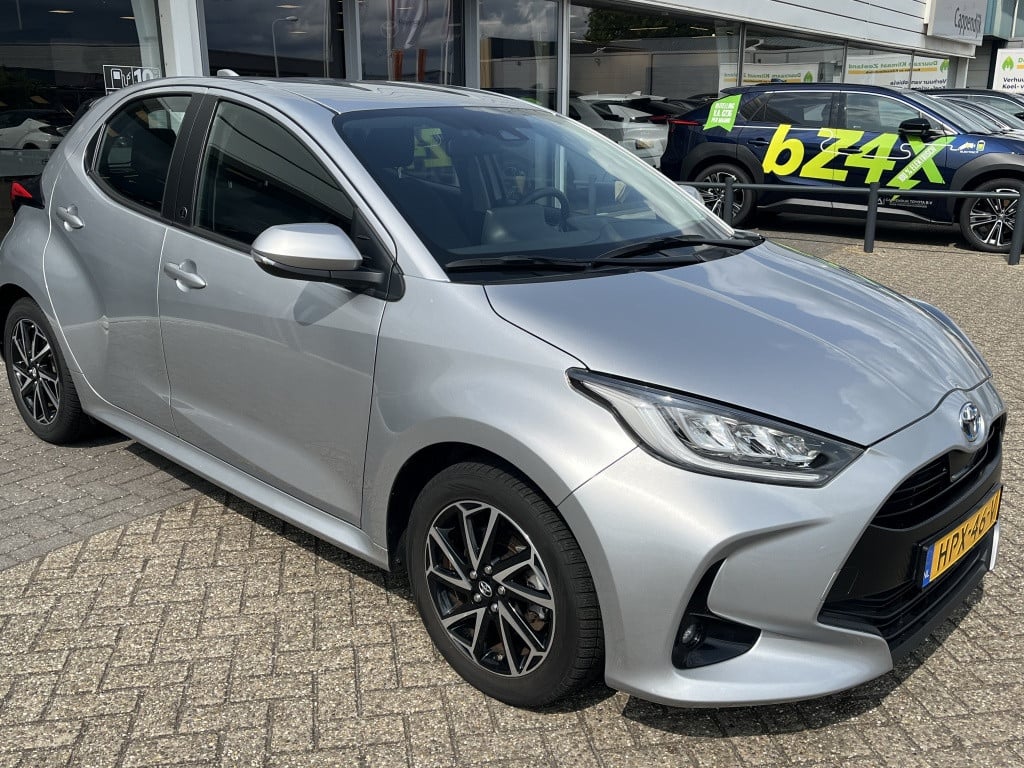 Toyota Yaris 1.5 hybrid dynamic | navi | camera |