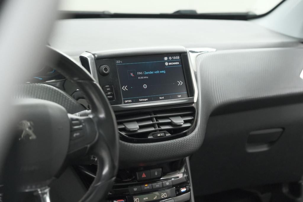 Peugeot 2008 puretech 110 allure | panoramadak | apple carplay | navigatie 
