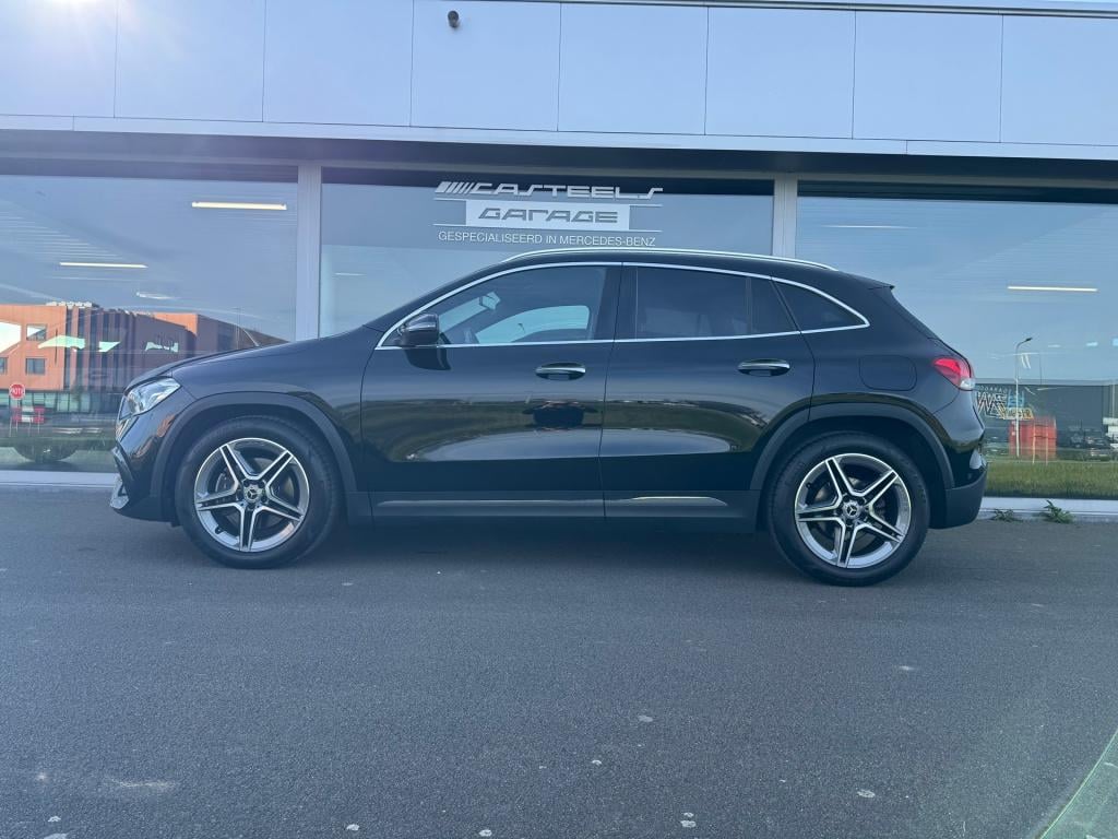 Mercedes-Benz Gla-klasse 200 amg line automaat , wegklapbare trekhaak , ach